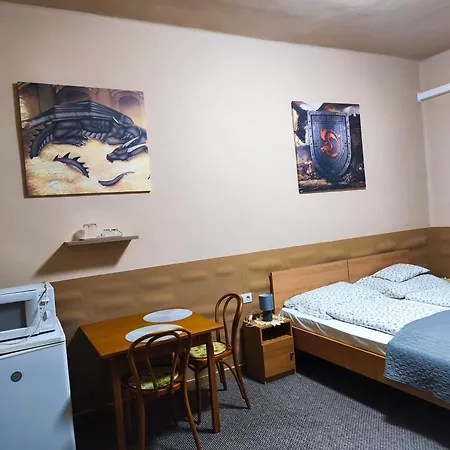 Vár-liget *