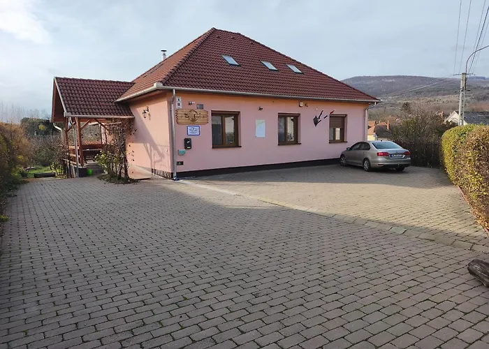 Var-liget Vendeghaz